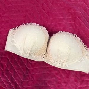 Victoria’s Secret bra 32C